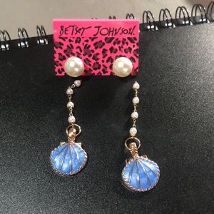 NWT betsey Johnson earrings